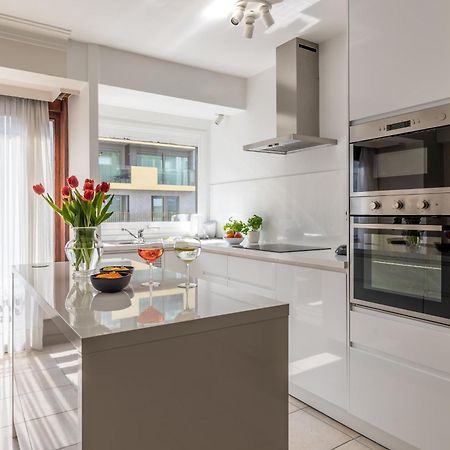 Weloveoostende - Newly Renovated Large Apartment 150M From The Beach - Including Bed Sheets And Final Clea-Ning Kültér fotó