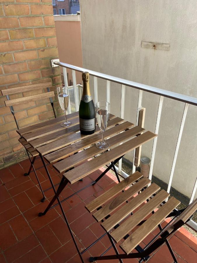 Weloveoostende - Newly Renovated Large Apartment 150M From The Beach - Including Bed Sheets And Final Clea-Ning Kültér fotó