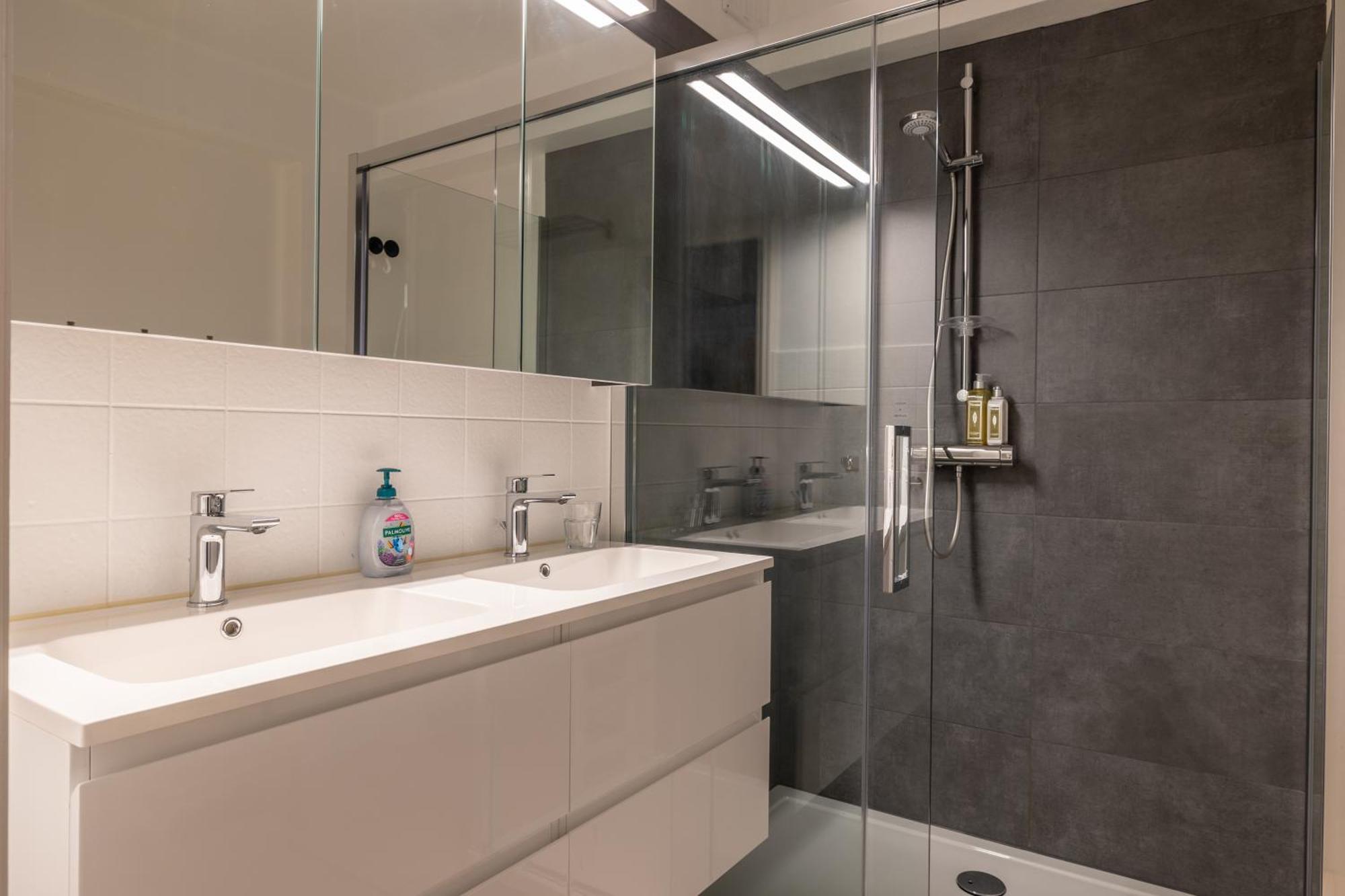 Weloveoostende - Newly Renovated Large Apartment 150M From The Beach - Including Bed Sheets And Final Clea-Ning Kültér fotó