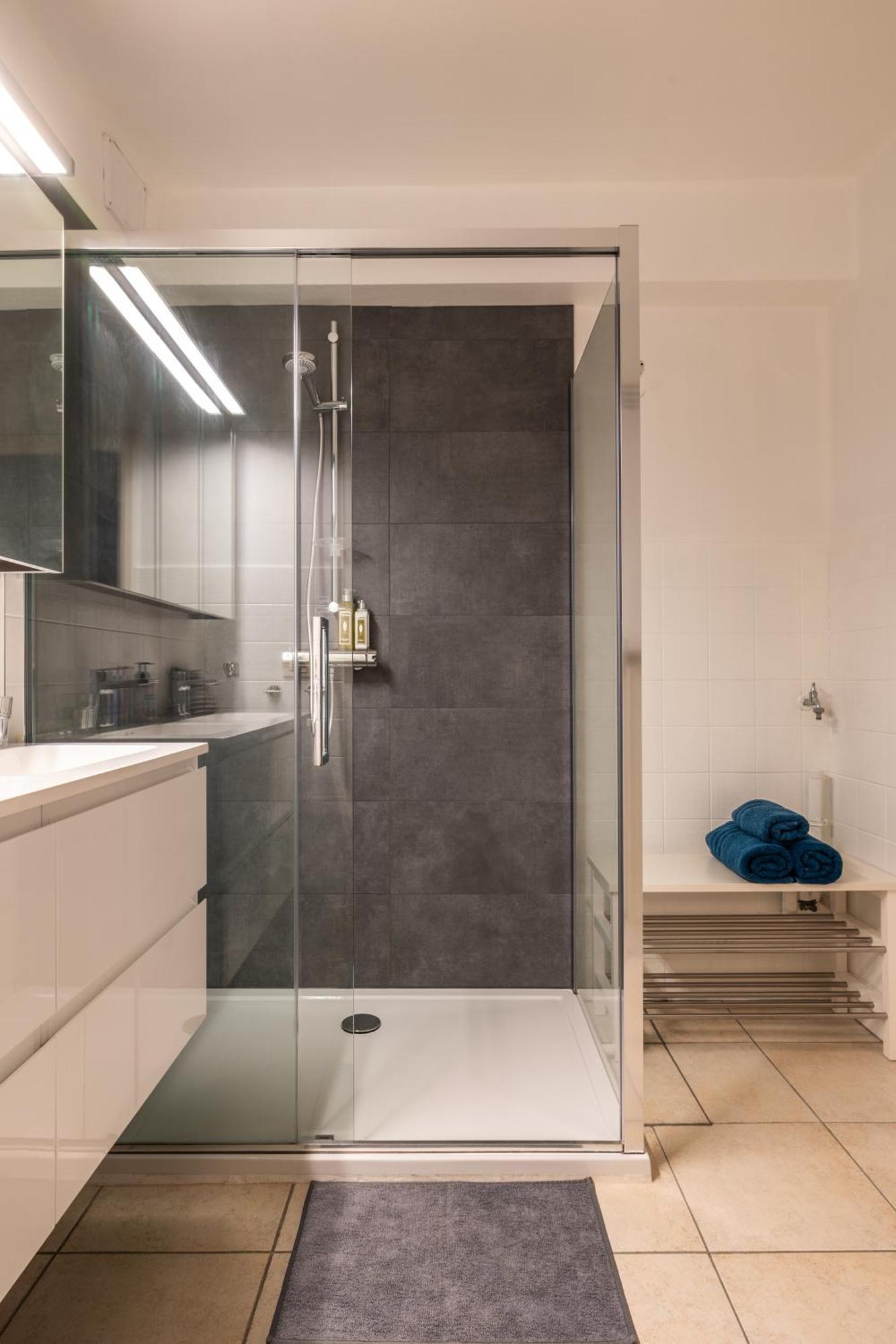 Weloveoostende - Newly Renovated Large Apartment 150M From The Beach - Including Bed Sheets And Final Clea-Ning Kültér fotó